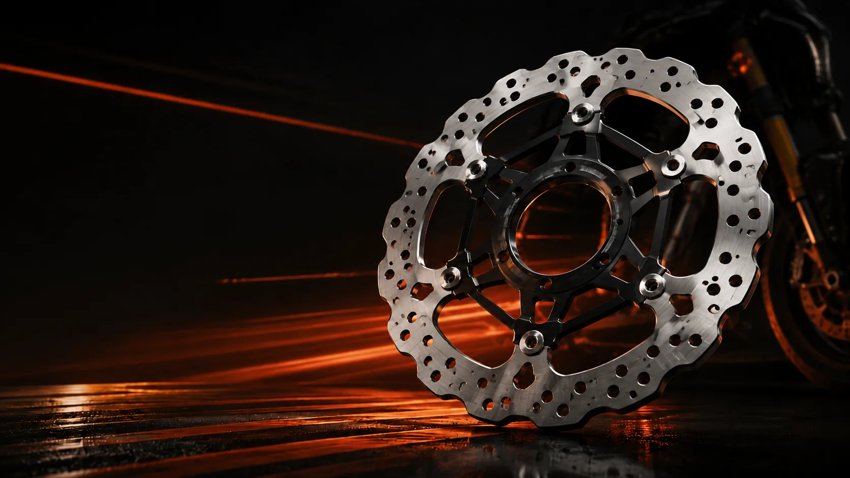 Disco de freno wave XBRAKE apoyado sobre asfalto húmedo, con la rueda delantera de una moto detrás